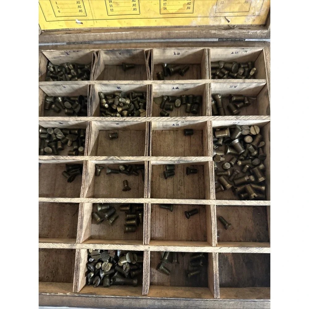 Vintage Pioneer Automotive Bearing Anchor Screw Display Case With Screws‎